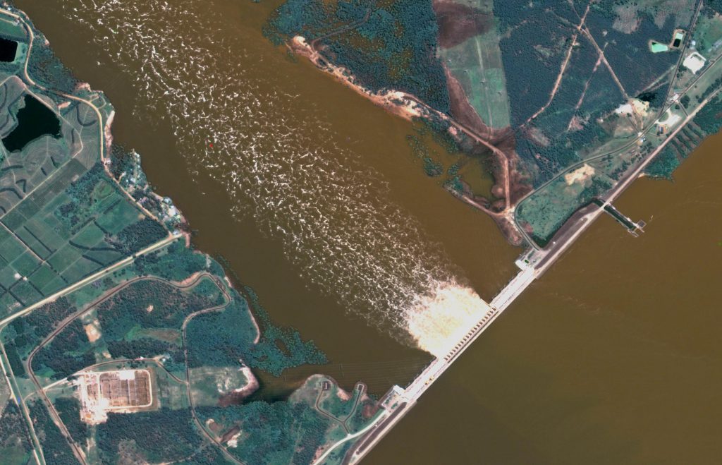 Represa de Salto Grande sobre el Río Uruguay. UrtheCast Products © Copyright UrtheCast 2016 – Todos los derechos reservados. 