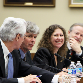 Integrantes de LIGO frente al Congreso de los Estados Unidos, presentando su descubrimiento. 