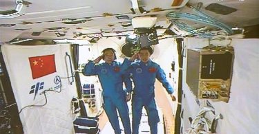 Astronautas chinos en la estación Tiangong-2