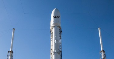 Lanzador Falcon 9 llevando el satélite de SES